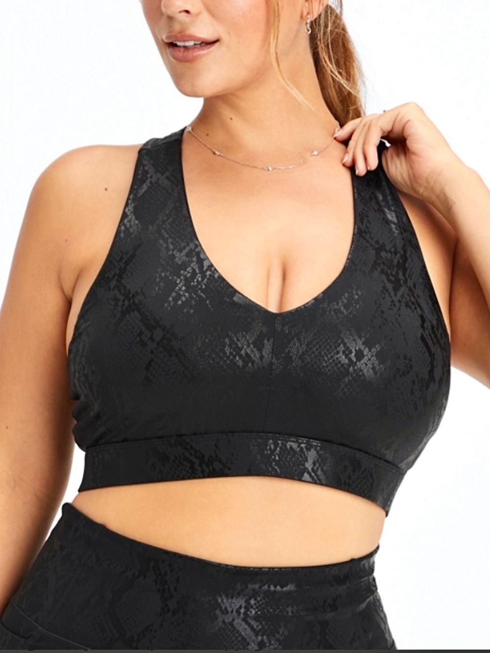 Fabletics On The Go Midi Medium Impact Sport Bra